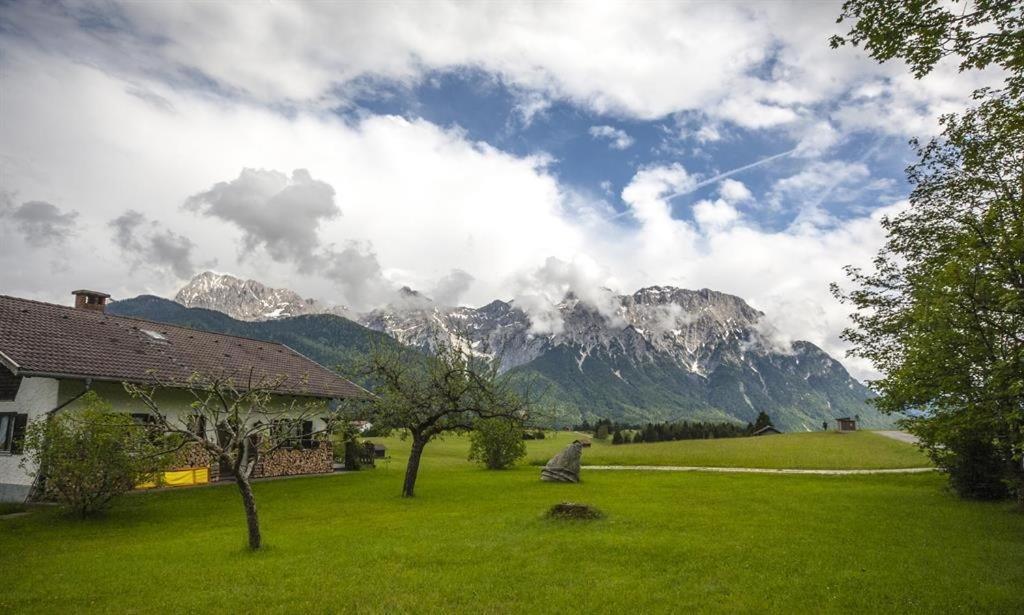 Zum Bergbauer Lägenhet Mittenwald Exteriör bild